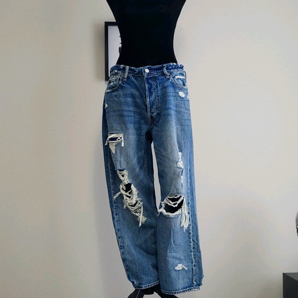 GAP Distressed Cropped Jeans | 10/30